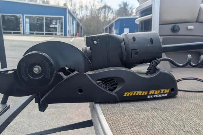 Slide: The Image of Minn Kota Ulterra motor on 2022 Sun Tracker SportFish 22 XP3 boat deck. - 3