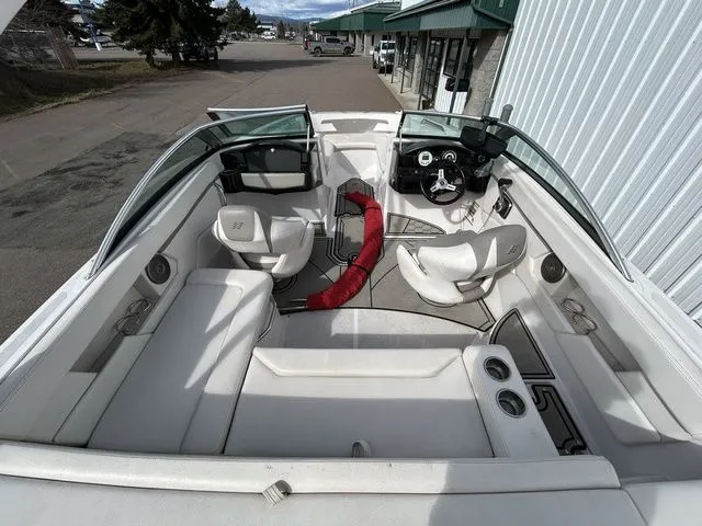 Slide: The Image of Four Winns HD200 2019 - 10