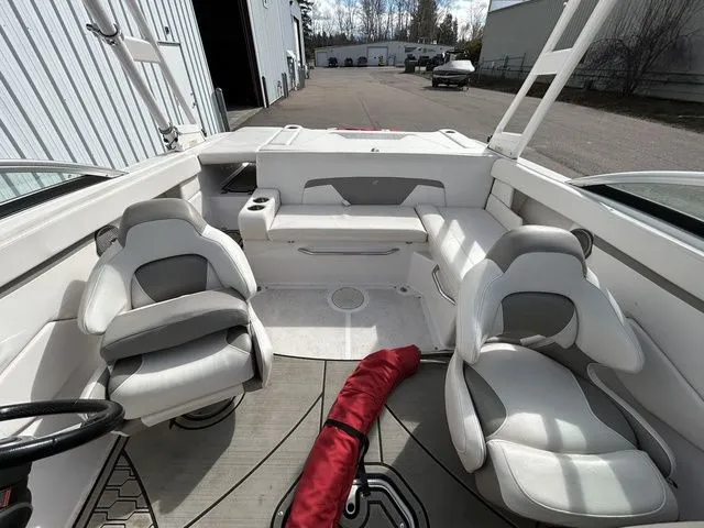 Slide: The Image of Four Winns HD200 2019 - 11