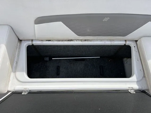 Slide: The Image of Four Winns HD200 2019 - 12