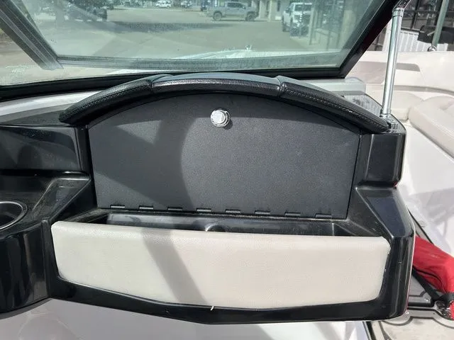 Slide: The Image of Four Winns HD200 2019 - 15