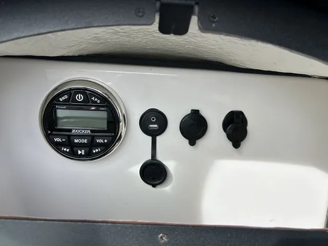 Slide: The Image of Four Winns HD200 2019 - 16