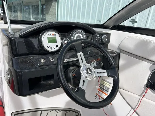 Slide: The Image of Four Winns HD200 2019 - 18