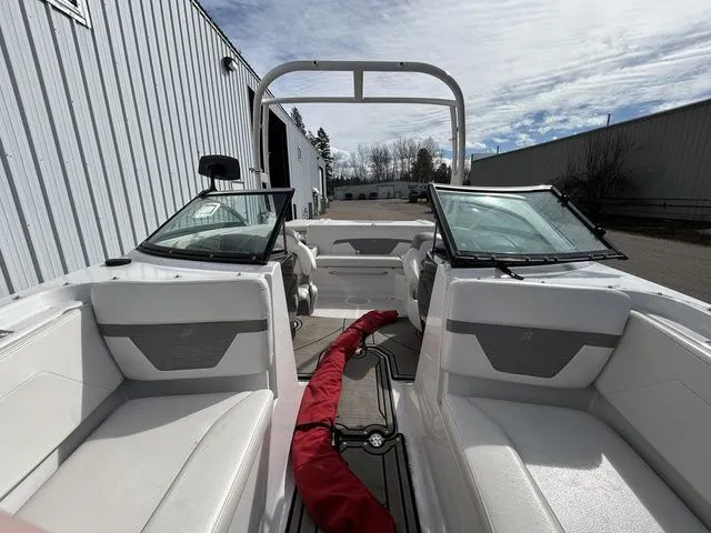 Slide: The Image of Four Winns HD200 2019 - 24