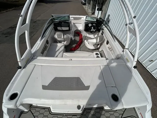 Slide: The Image of Four Winns HD200 2019 - 7