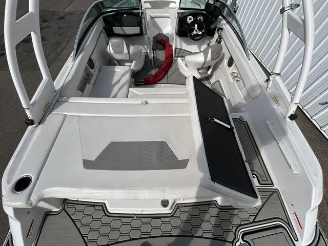 Slide: The Image of Four Winns HD200 2019 - 8