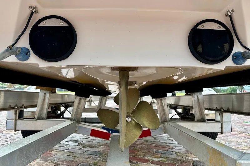 Slide: The Image of 1998 MasterCraft SportStar 19 boat propeller and trailer close-up view. - 13