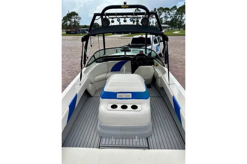 Slide: The Image of 1998 MasterCraft SportStar 19 boat interior with blue and white seating and sleek design. - 15