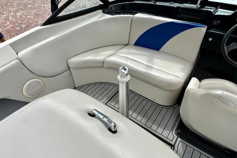 Slide: The Image of Interior of a 1998 MasterCraft SportStar 19 boat with white and blue seating. - 20