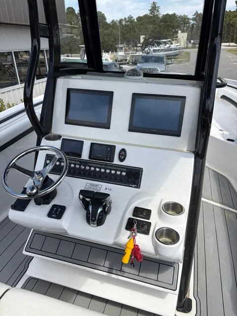 Slide: The Image of Tidewater 280 CC Adventure 2022 - 4