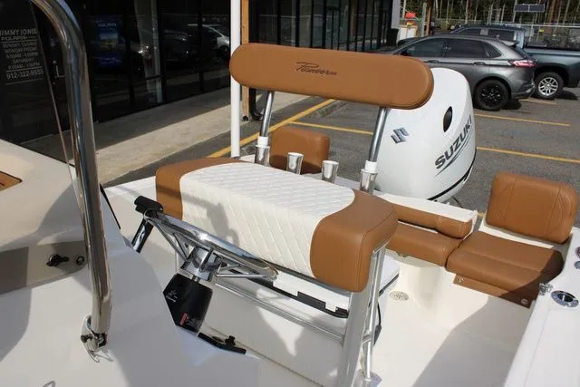 Slide: The Image of Pioneer 180 Islander 2026 - 28