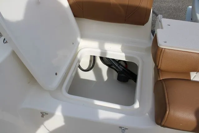 Slide: The Image of Pioneer 180 Islander 2026 - 33