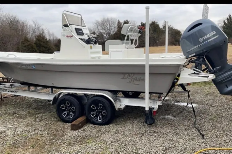 Slide: The Image of 2022 BayRider Kencraft 219 Bay boat on trailer with Yamaha outboard motor. - 15