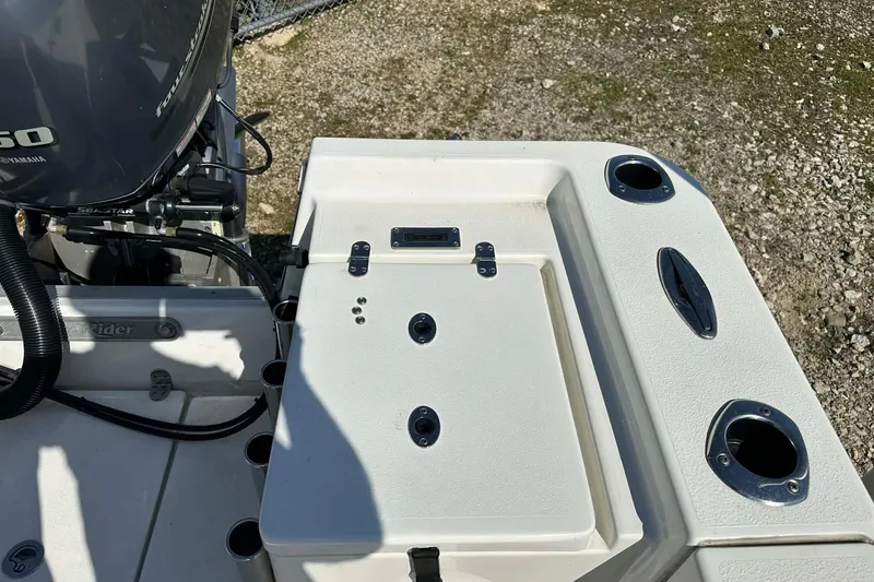 Slide: The Image of 2022 BayRider Kencraft 219 Bay boat stern with Yamaha outboard motor. - 19