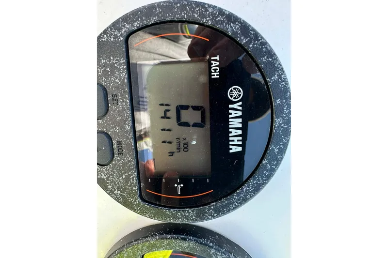 Slide: The Image of Yamaha tachometer display on 2022 BayRider Kencraft 219 Bay boat, showing 1411 hours. - 41