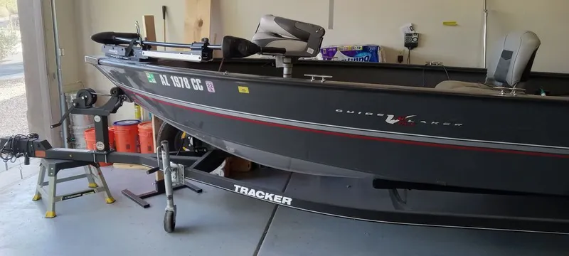 The Image of Tracker 16 Classic 2018 - undefined