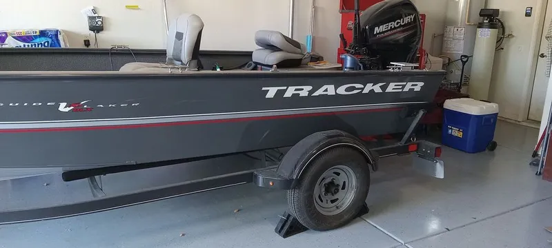 Slide: The Image of Tracker 16 Classic 2018 - 2