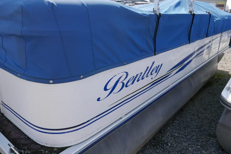 Slide: The Image of 2005 Bentley Pontoons 200 CRUISE with blue cover, side view. - 16