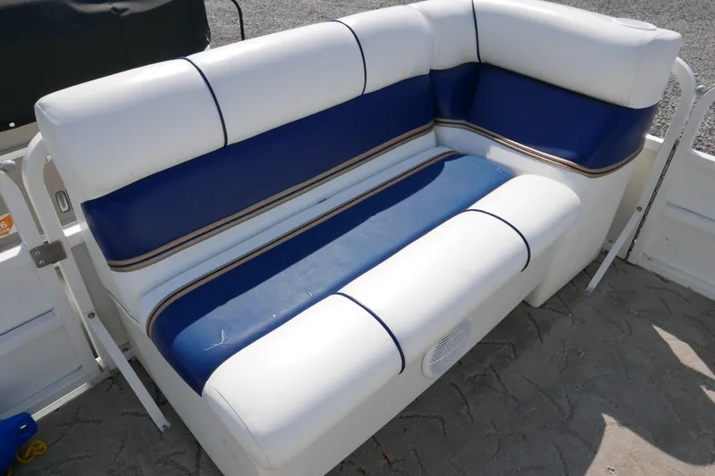 Slide: The Image of 2005 Bentley Pontoons 200 CRUISE boat seating with blue and white upholstery. - 5