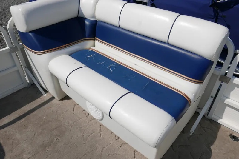 Slide: The Image of 2005 Bentley Pontoons 200 CRUISE boat seat with blue and white upholstery. - 6