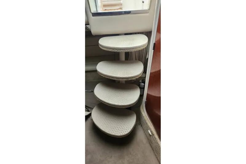 Slide: The Image of Interior steps of a 2002 Sea Ray Sundancer 320 yacht. - 11
