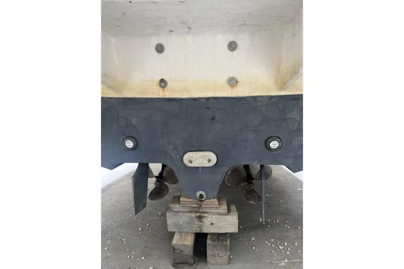 Slide: The Image of 2002 Sea Ray Sundancer 320 boat hull and propellers on wooden blocks. - 8