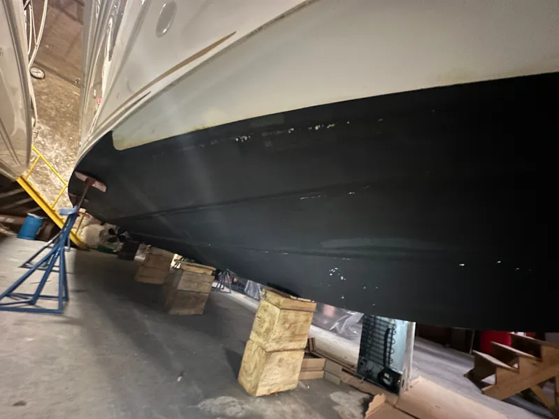 Slide: The Image of Underside of a 1997 Sea Ray Sundancer 400 yacht in dry dock. - 14