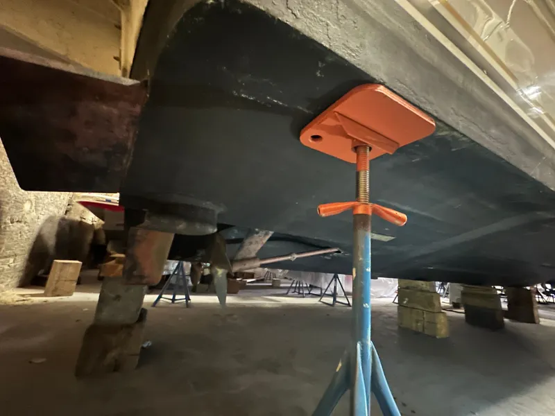 Slide: The Image of Underside of a Sea Ray Sundancer 400 yacht on stands. - 15