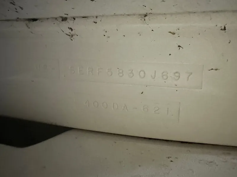 Slide: The Image of Serial number on Sea Ray Sundancer 400, year 1997. - 19