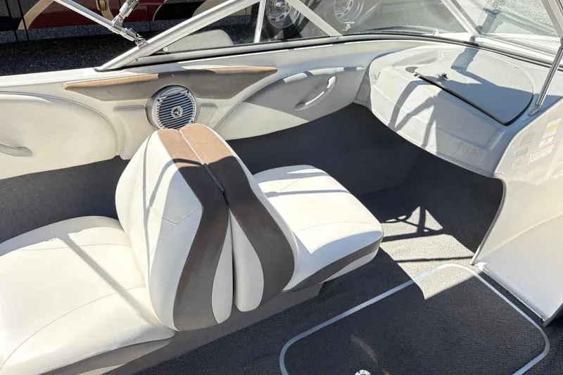 Slide: The Image of Interior of a 2009 Bayliner 185 Bowrider with white and brown seating. - 8