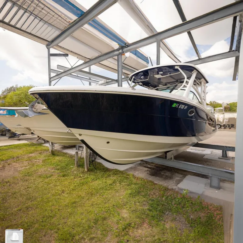 The Image of 2019 Robalo R317 DC - 0
