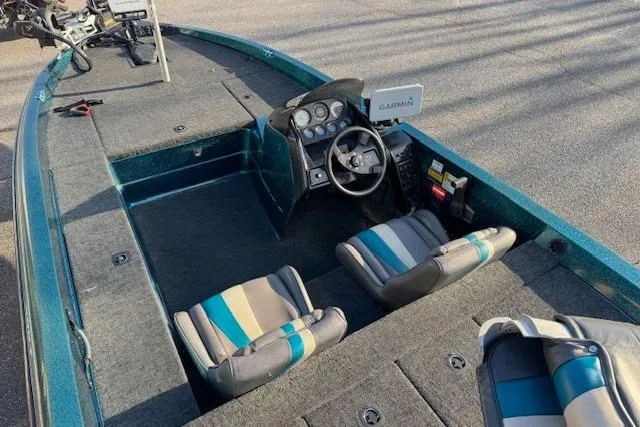 Slide: The Image of 1994 Javelin 389T boat interior with steering wheel and two seats. - 10