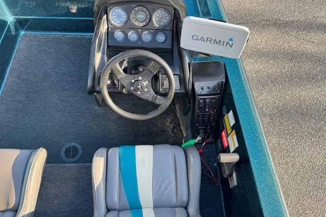 Slide: The Image of 1994 Javelin 389T boat cockpit with Garmin navigation system and dual seats. - 11