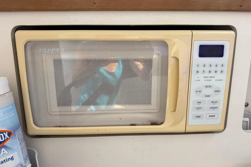 Slide: The Image of 2005 Century 3200 Walk-Around boat with built-in Tappan microwave oven. - 24