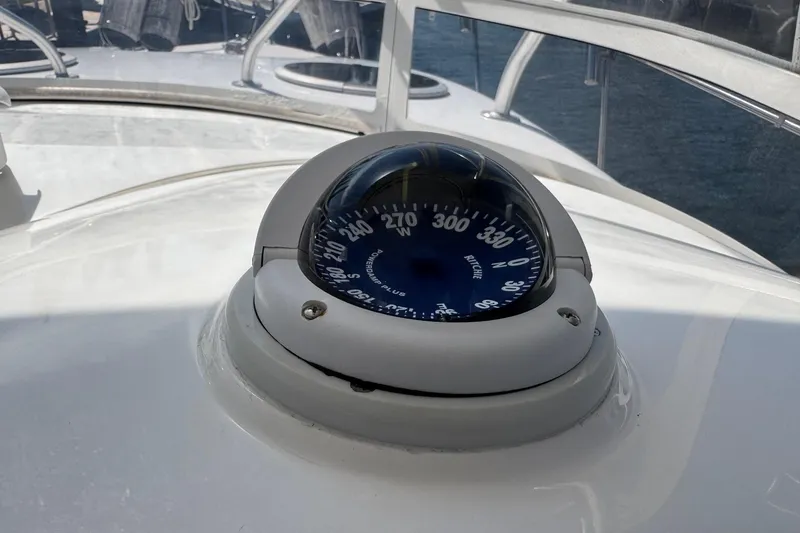 Slide: The Image of Compass on 2005 Century 3200 Walk-Around boat, showing navigation details. - 42
