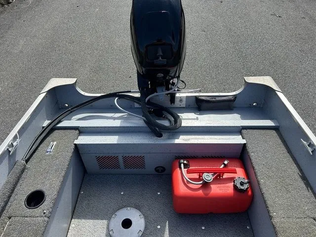 Slide: The Image of Lund 1600 Fury SS 2022 - 10