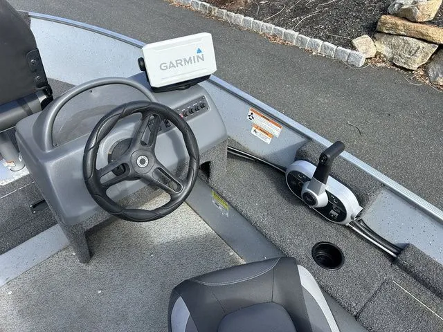 Slide: The Image of Lund 1600 Fury SS 2022 - 4