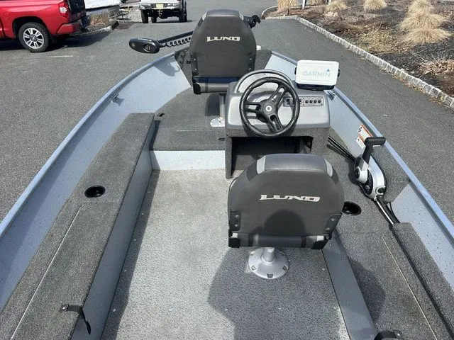 Slide: The Image of Lund 1600 Fury SS 2022 - 8