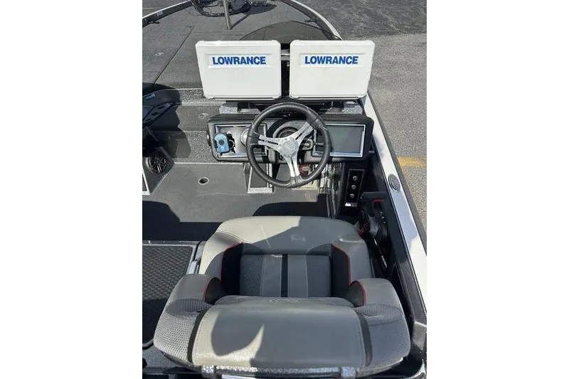 Slide: The Image of 2023 Ranger Z520R boat cockpit with dual Lowrance displays and steering wheel. - 10