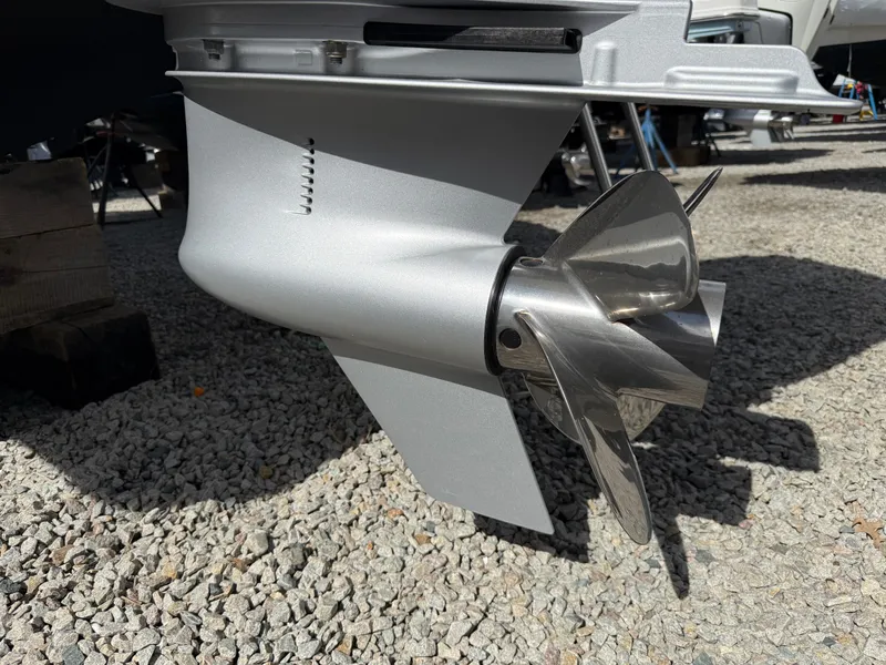 Slide: The Image of 2024 Sea Ray SDX 250 outboard motor with stainless steel propeller. - 5