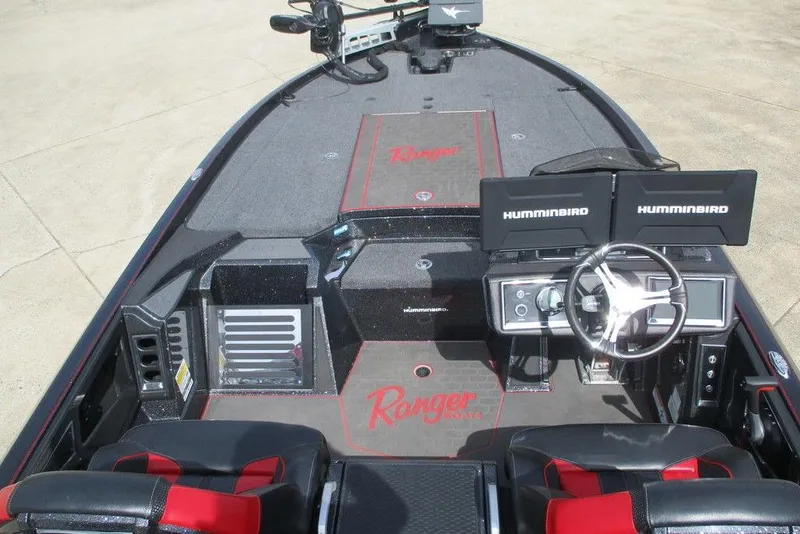 Slide: The Image of 2025 Ranger Z520R boat interior with dual Humminbird displays and steering wheel. - 6
