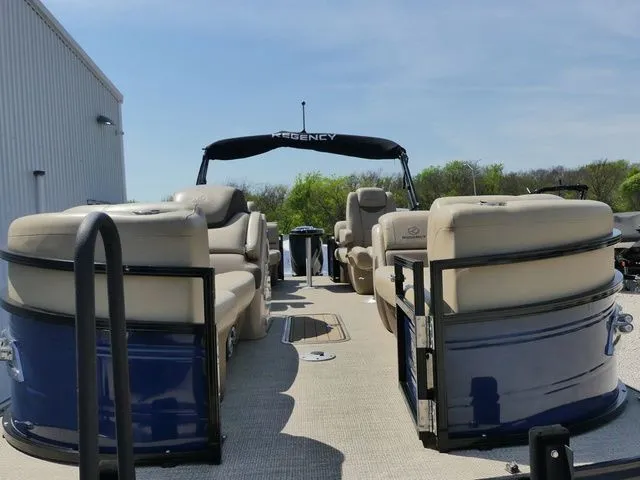 Slide: The Image of Regency 230 LE3 2023 - 10