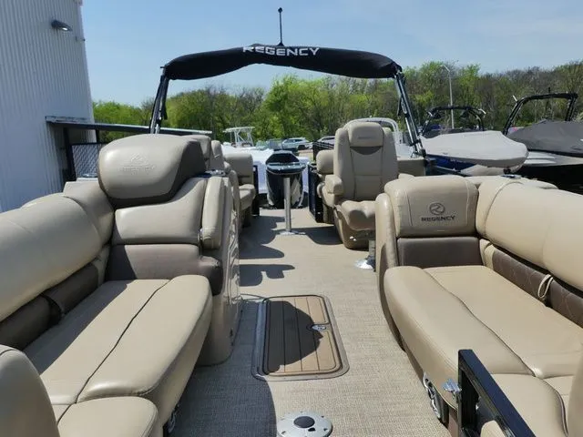 Slide: The Image of Regency 230 LE3 2023 - 11