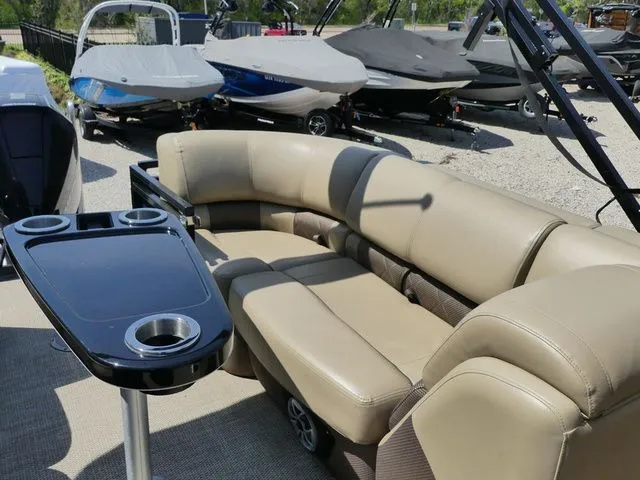 Slide: The Image of Regency 230 LE3 2023 - 15