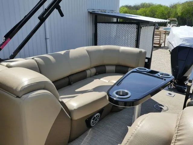 Slide: The Image of Regency 230 LE3 2023 - 16