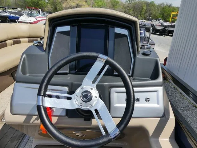 Slide: The Image of Regency 230 LE3 2023 - 22