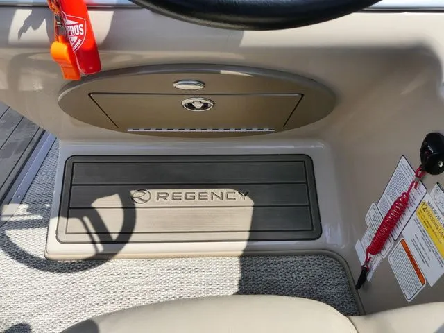 Slide: The Image of Regency 230 LE3 2023 - 23