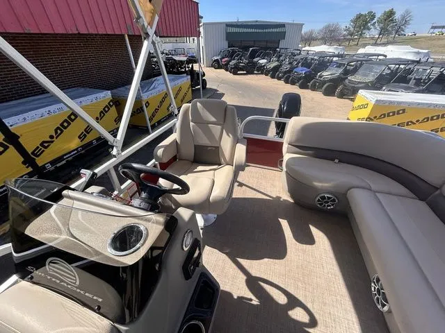 Slide: The Image of Sun Tracker Bass Buggy 16 XL Select 2024 - 11