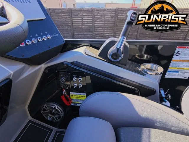 Slide: The Image of SunCatcher Elite 324SS 2026 - 15