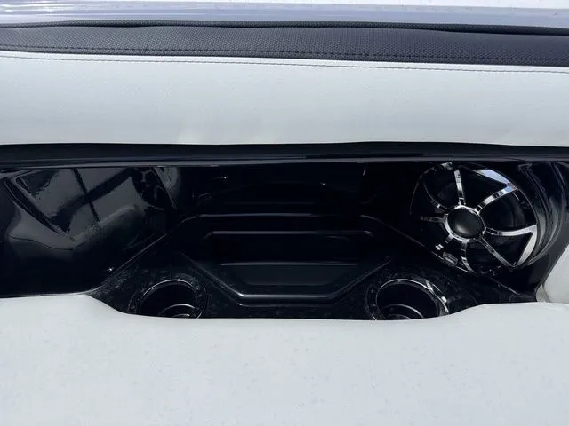 Slide: The Image of Yamaha 275SD 2026 - 30